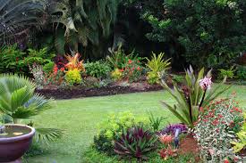 Garden and lawn , best courtyard garden designs : Minimalist Tropical Garden Design Idea Image 2020 Ideas