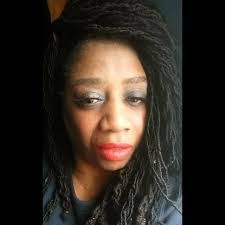 Dee Grant's Instagram, Twitter & Facebook