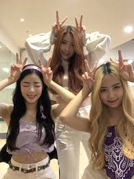 Purple Kiss On Twitter Kpop Girls Purple Girls World