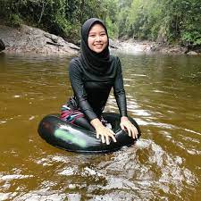 Happy Sangat Muka Tu Dapat Main Air Hijab Chic Model Pakaian Gaya Hijab