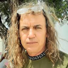 Ustedes no eran felices. Creían...