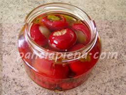 Tonno sott olio fa male. Peperoncini Tondi Piccanti Sott Olio Ripieni Con Tonno Acciughe Olive E Capperi Panciapiena