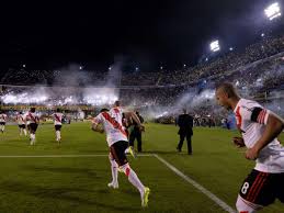 World's largest selection · ebay money back guarantee Boca Juniors Fans Greifen River Plate Spieler Mit Pfefferspray An Fussball
