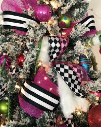 Black And White Christmas Tree Skirt White Fur Ribbon White Fur Stockings And Tree Skirt Hot Pink Christmas Decor Bla Pink Christmas Decorations Christmas Tree Themes Colorful Christmas Tree