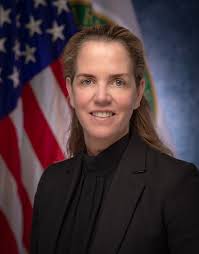 Leslie Biddle's Instagram, Twitter & Facebook