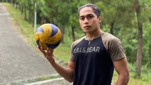 วอลเลย์บอ full top spike aprilia manganang tak terbendung thanks for watching please bantu channel ini. Profil Aprilia Manganang Eks Pevoli Putri Yang Kini Jadi Laki Laki Kumparan Com
