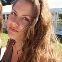 Alexandra Thiel's Instagram, Twitter & Facebook