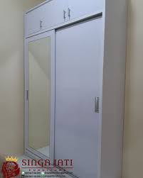 Dengan lemari geser, jika anda membuka lemari tersebut, pintu lemari tidak akan menghalangi jalan anda dan tidak terlalu memenuhi kamar tidur anda. Model Lemari Pakaian Pintu Geser Terbaru Desain Minimalis