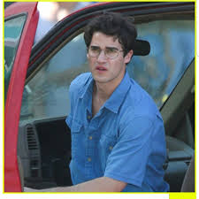 It has been almost 2.5 years since this masterpiece aired! Darren Criss Seen As Andrew Cunanan On The Miami Set Of Versace American Crime Story Darren Criss American Crime Story Darren And Chris