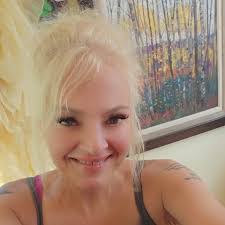 Katheryn Walker's Instagram, Twitter & Facebook