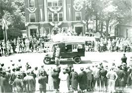 933a Curtiss Downtown Management Council The 1932 Downers Grove Centennial Parade As It Passes In Front Of Memo Downers Grove Historical Society Centennial