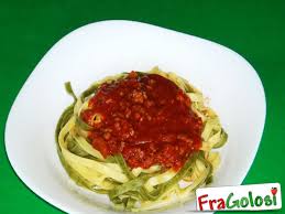Tagliatelle paglia e fieno al forno. Ricetta Tagliatelle Paglia E Fieno Al Ragu Ricette Di Fragolosi