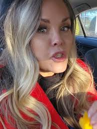 I don't gatekeep, so this is just a psa..... cranberry and pineapple are  good for your female parts and great for your health over all. Let's keep  it sweet. BIG sweet love from me to you. ...