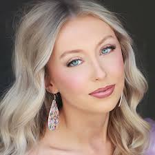 The Medicine Bottle : Dowd, Olivia: Amazon.in: Books