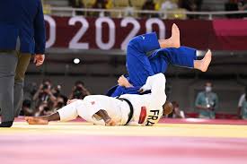 Alors qu'il espérait entrer dans l'histoire en remportant un troisième titre olympique consécutif, le judoka s'est fait. Dju Tiwcodokm
