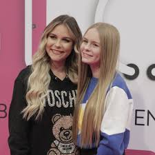 Ochmanczyk) ist eine deutsche webvideoproduzentin. Dagi Bees Schwester Liess Sich Leni Marie Die Lippen Aufspritzen In 2021 Lippen Aufspritzen Lippen Schwester