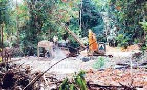 Lombong terbesar yang masih aktif di malaysia adalah di penjam,kuala lipis, ia mengeluarkan hampir 95% pengeluaran emas malaysia. Lombong Haram Emas Bukti Ketidakcekapan Kerajaan Pas Kelantan Pak Din