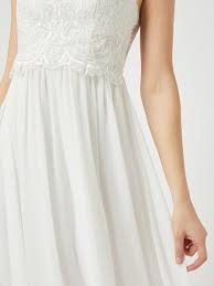 Es gibt zwei unabhängige unternehmen peek & cloppenburg mit hauptsitzen in düsseldorf und hamburg. Laona Brautkleid Aus Spitze Und Chiffon In Weiss Online Kaufen 1222152 P C Online Shop