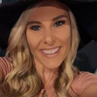 Kelly Shupe's Instagram, Twitter & Facebook