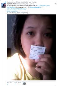 Riana yang angkuh dan dominan merasa tersaingi oleh tiara yang cantik alami dan selalu terkesan anggun. Jupe Main Dukun Posts Facebook