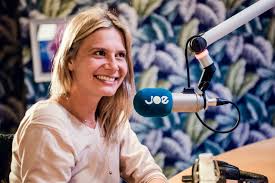 Staf morst 'per ongeluk' ketchup op nathalie haar prachtig vestje. Nathalie Meskens Wij Zijn Twee Sterke Madammen Showbizzsite