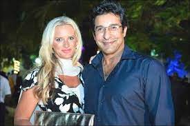 In october 2009, huma akram had a throat infection, which then infected her kidneys. Wasim Akram Marriage The Sultan Of Swing S Love Story