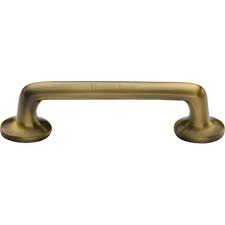 Find trending home design ideas & pictures, shop our online furniture store for everything your home needs like brass cabinet & drawer pulls, or find a pro to help you. Kitchen Handle Heritage Brass Pull Traditional Design 96mm Antique Brass Brass D Shape Kitchen Cupboard Handles
