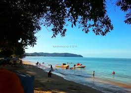 Pasang surut yang terjadi di laut dipengaruhi adanya gaya gravitasi yang terjadi karena adanya bulan. Camping Di Pantai Purnama Port Dickson Hafiz Hafizol Bukan Sekadar Rupa