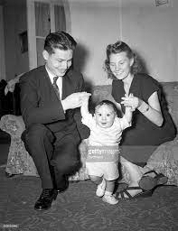 Is a resident of ilwaco and a local firefighter with ilwaco volunteer fire department and pacific county fire district no. Desmond T Doss Was The First Conscientious Objector To Be Awarded The Congressional Medal Of Honor He Is Shown In The Ph History Fair Desmond Doss War Heroes