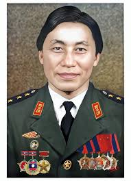 Came across this interesting pic. It is from a Nov.2019 Projo article about  the RI Hmong-Lao community. Pictured are Ger V. Xiong of Johnston & Toua  Kue of Providence. Both are Veterans