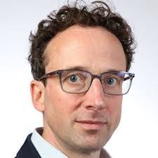 Kari Dixon's Instagram, Twitter & Facebook