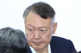 Yoon, çok zayıf bir yüzle ortaya çıkıyor... tam bir değişim.