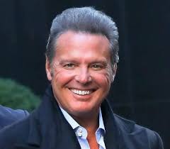 Luis Miguel cumple: cómo le cambió la vida la serie de Netflix al Sol de  México | Página|12