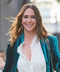 Tones and i dance monkey. Jennifer Love Hewitt Debuts Lighter Hair And Spring Cut