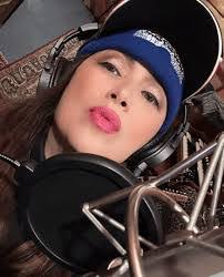 Lisa Dawn's Instagram, Twitter & Facebook