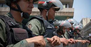 Las bases de una fuerza militar terrestre en venezuela pueden ser rastreadas a la época colonial cuando son creadas en las provincias de barcelona y cumaná las primeras compañías de blancos y posteriormente las de indios y pardos. A La Guardia Nacional De Venezuela Ya Le Esta Pegando El Odio
