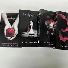 The Twilight Saga Volume 1-4 English Novels Complete Set/Books By Stephenie  Morgan Meyer/Twilight/New Moon/Eclipse/Breaking Dawn