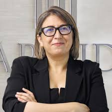 Senior associate archivos