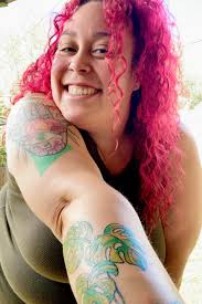 GIVEAWAY TIME!!!!! GO VOTE!!! You see my Gorgeous friend Rhyann!! Please go  VOTE for her! Everyone who votes will be entered into a drawing for a  SHOWROOM piece. Let's show our support!