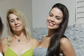 Após polêmica, mãe de Victória Villarim confirma namoro da filha