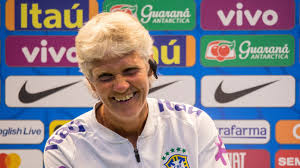 Em 2016, na olimpíada do rio, treinou a seleção sueca que ganhou a medalha de prata, eliminando os eua nas quartas e o brasil nas semifinais. Pia Sundhage E Apresentada Como Tecnica Da Selecao Brasileira E Afirma Nao E Tudo Sobre Marta E O Time