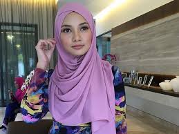 Yg kt vietnam tu 100% fake! Neelofa Bakal Serbu Kilang Ciplak Tudungnya Di Vietnam News Features Cinema Online