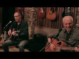 El corazón del equipo de directo de frampton son tres cabezales de 100 watts. Frampton Comes Unplugged Acoustic Guitar