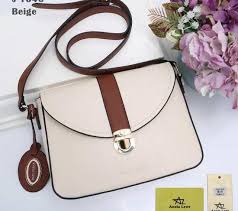 Tas wanita original branded terbaru 2019 urban icon tas wanita terbaru 2019, tas adalah salah satu paling dicari saat ini karena selain sebagai fungsi penyimpanan juga menjadi mode style fashion list harga tas punggung wanita kekinian terbaru juni 2019 sumber : 68 Ide Model Tas Wanita Terbaru 2020 Tas Wanita Tas Wanita