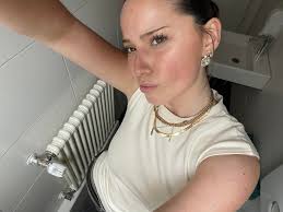 Hello, my name is Arturo. I'm a 22 year old Spanish guy, and next year I  will be studying a Master's in Saxophone at the Conservatorium van  Amsterdam. I'm looking for a