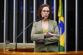 Carla zambelli salgado is part of a millennial generation (also known as generation y). Carla Zambelli Nega Ter Sido Informada Sobre Operacao Contra Witzel