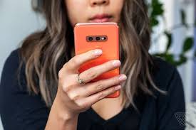 Samsungs Galaxy S10e With 256gb Of Storage Is 499 At Amazon In 2020 Samsung Galaxy Xbox One Console The Creator