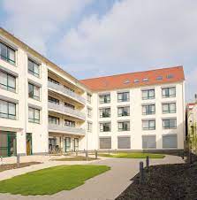 Hier treffen sie auf gut geschnittene grundrisse und eine langjährig gewachsene mieterstruktur. Zentrum Fur Betreuung Und Pflege Phonix Koln Weidenpesch Koln Seniorenresidenz Korian Bestens Umsorgt