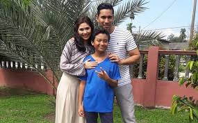 Mengapa hatiku merasa terharu dimalam ini terasa sunyi. Tonton Telefilem Bila Larut Malam Tv2 Oh Hiburan