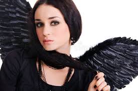 Donna Sensuale in Costume Nero Di Angelo Immagine Stock